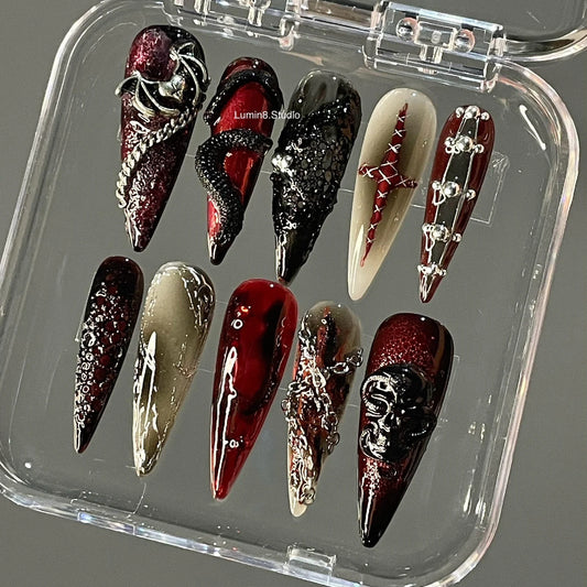 LM31 Gothic Snake & Skull Nails