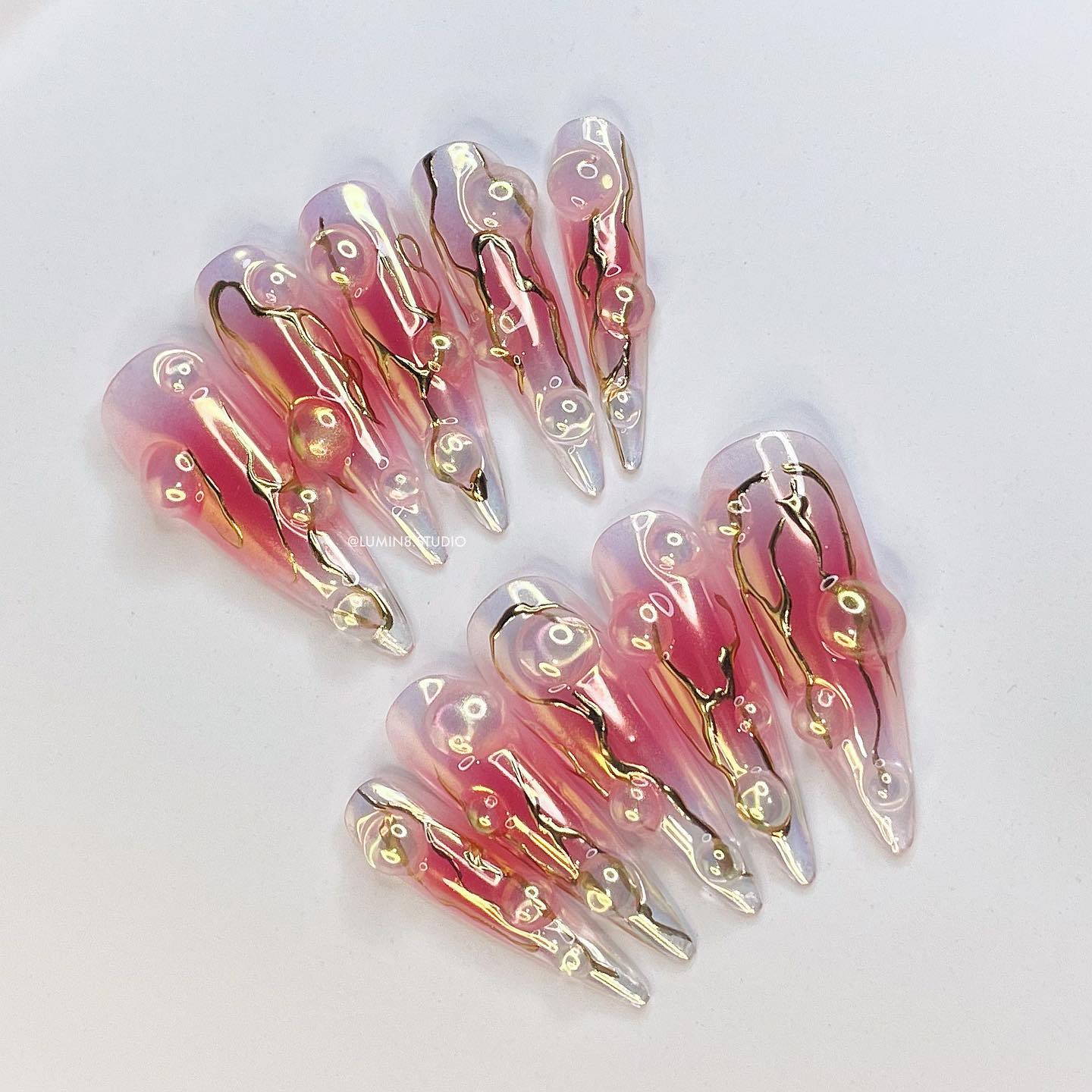 LM43 Peach Red Aura Ombre on Aurora with Gold Linings