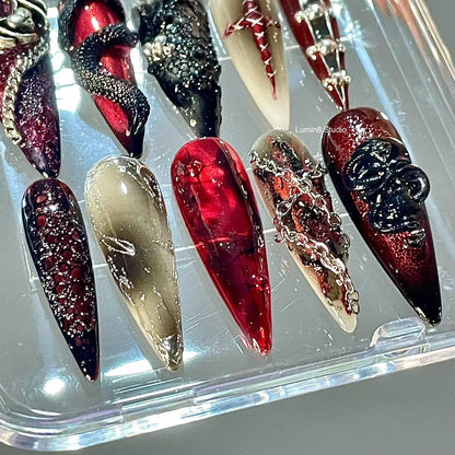 LM31 Gothic Snake & Skull Nails