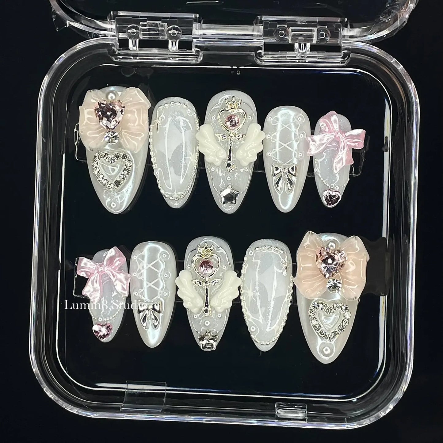 LM32 White Pearl Chrome Cute Coquette Nails