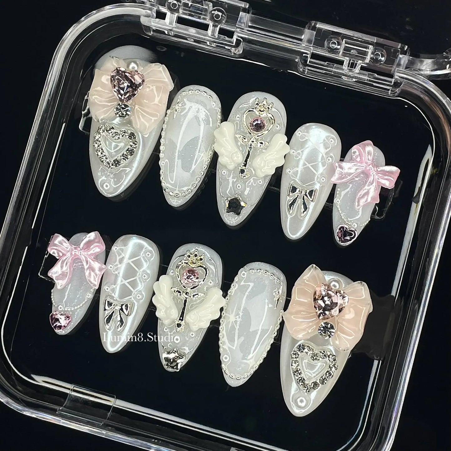 LM32 White Pearl Chrome Cute Coquette Nails