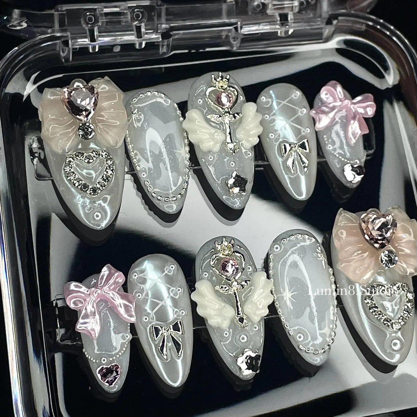 LM32 White Pearl Chrome Cute Coquette Nails