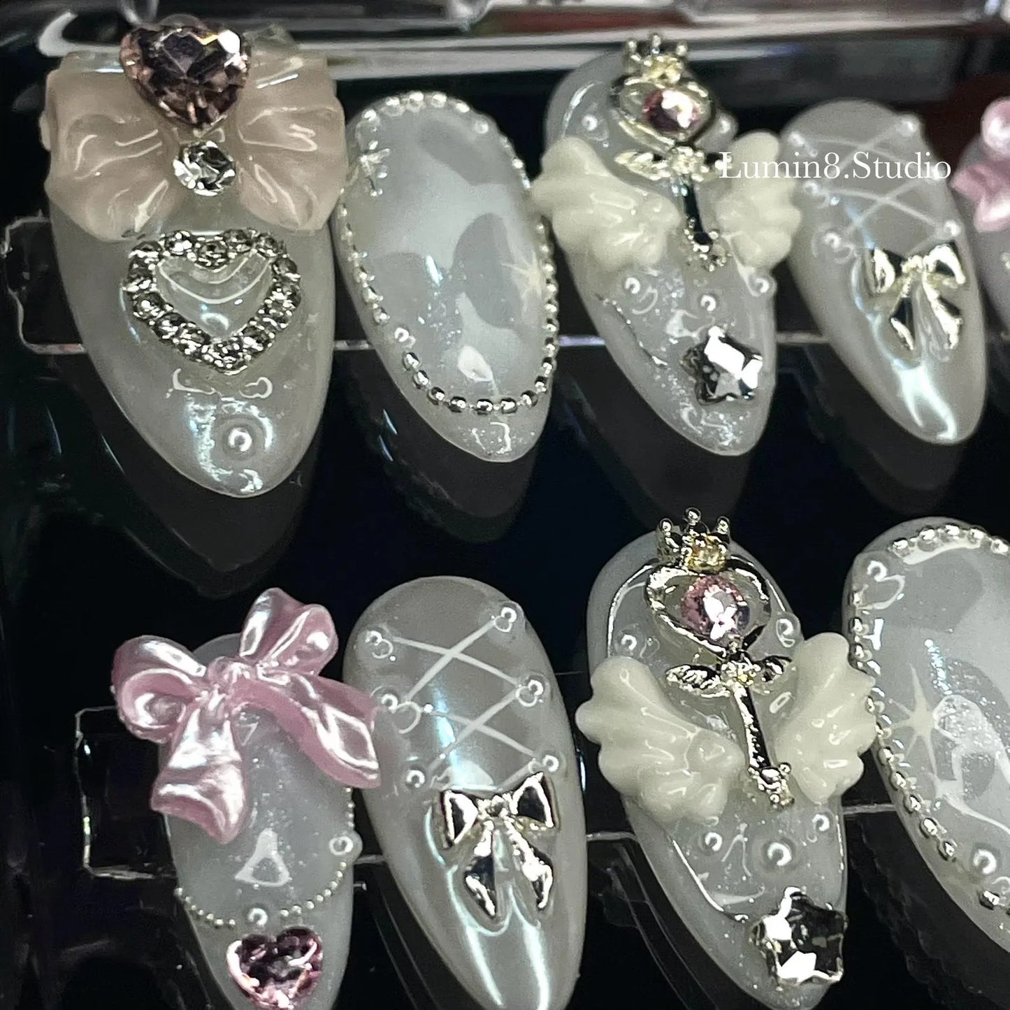 LM32 White Pearl Chrome Cute Coquette Nails