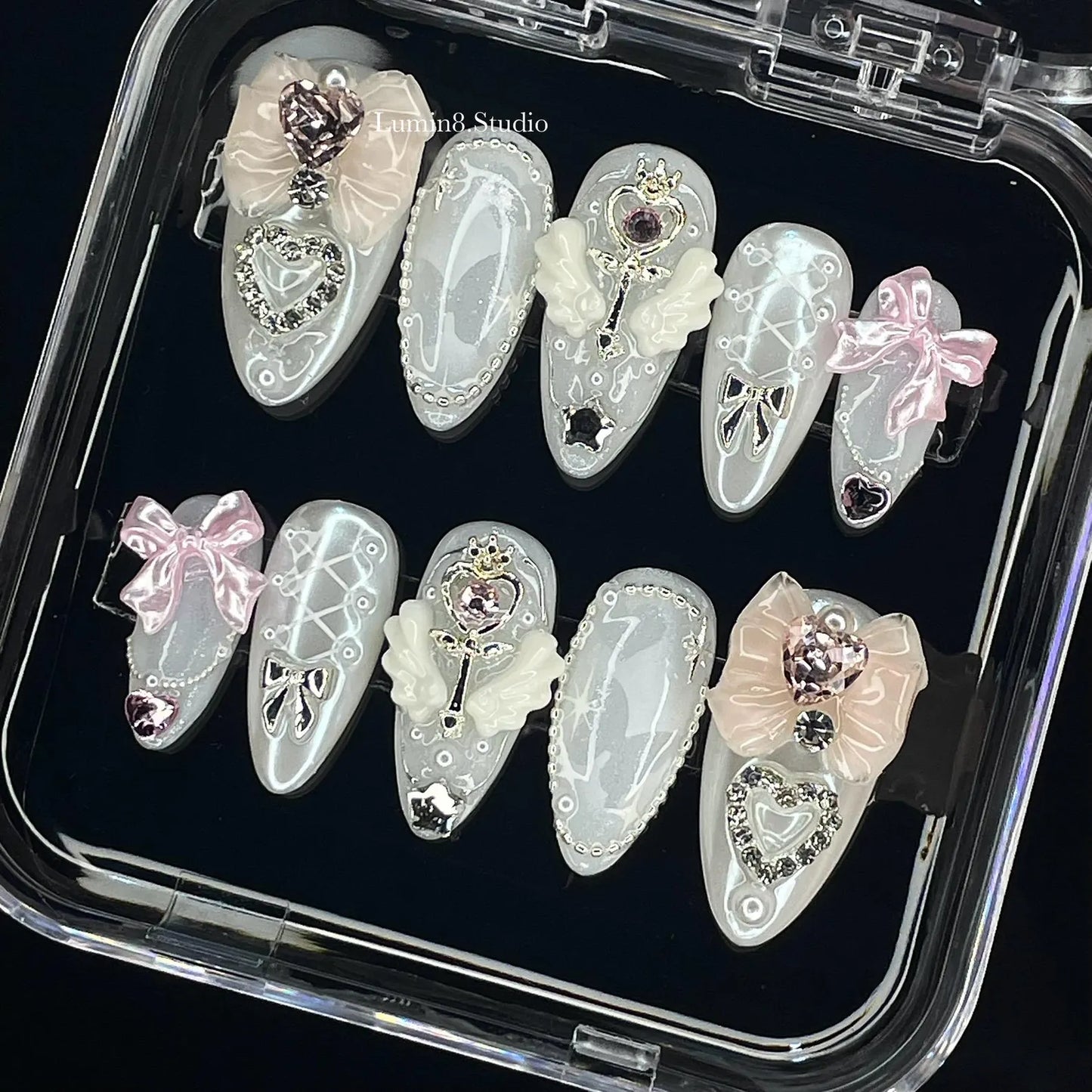 LM32 White Pearl Chrome Cute Coquette Nails